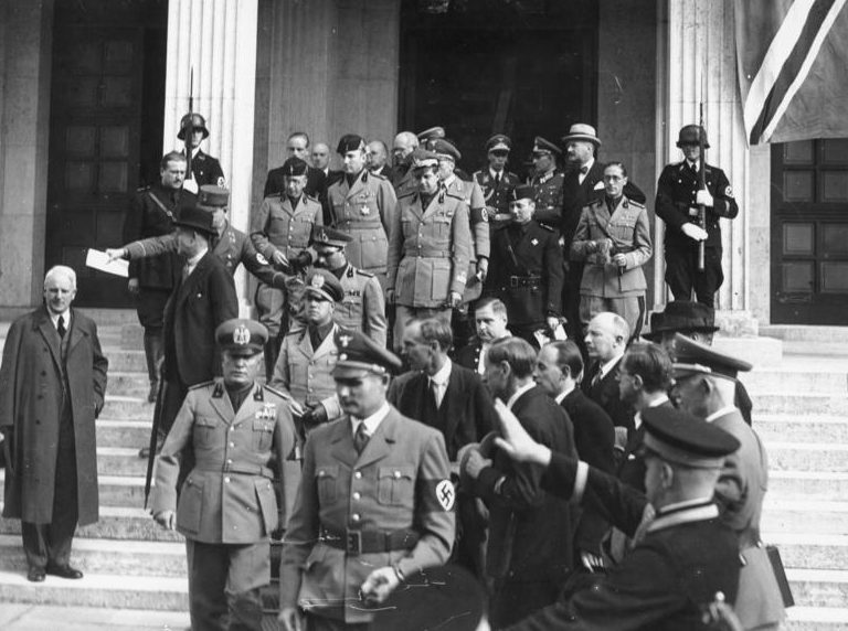 Рудольф Гесс и Бенито Муссолини. Мюнхен. 1938 г.