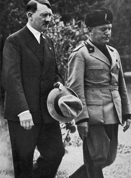 Адольф Гитлер и Бенито Муссолини. Венгеция. 1934 г.