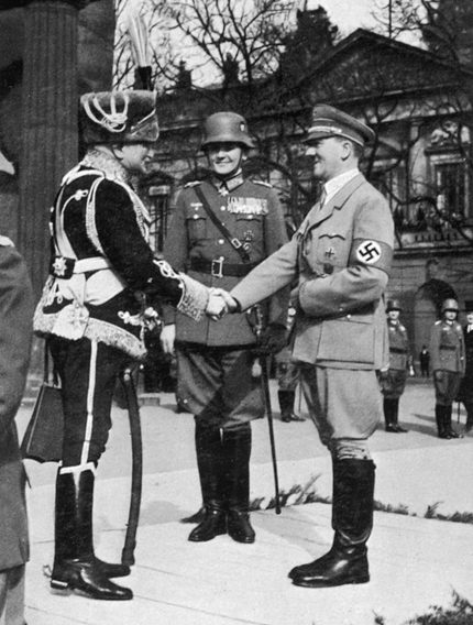 Адольф Гитлер и президент Гинденбург в День памяти героев. 1935 г.