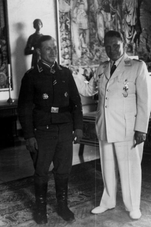 Герман Геринг и Герберт Хельке. 1940 г. 