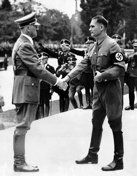 Рудольф Гесс и Адольф Гитлер. 1938г.