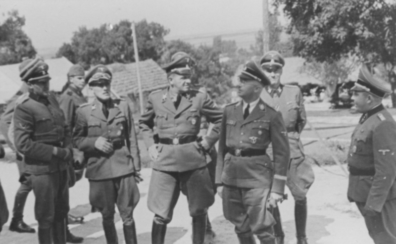 Генрих Гиммлер инспектирует еврейский трудовой лагерь в Галиции. 1942 г.