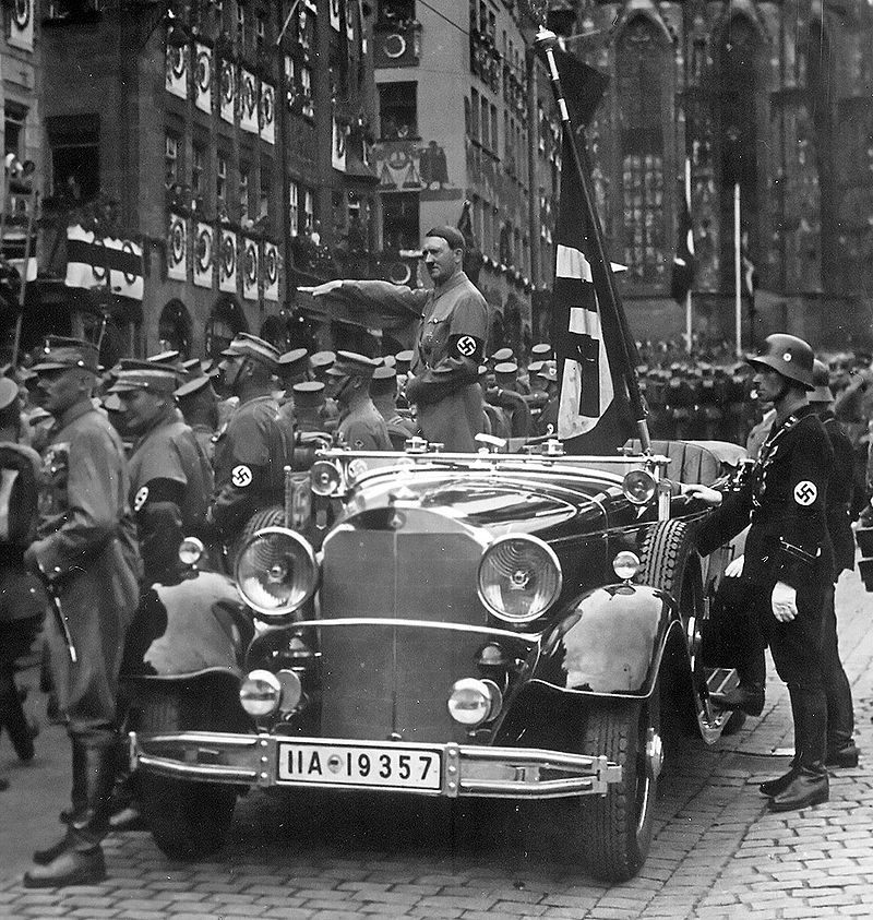 Адольф Гитлер во время съезда НСДАП. Нюрнберг. 1935 г.