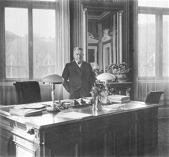 Йозеф Бюркель в рабочем кабинете. 1940 г.