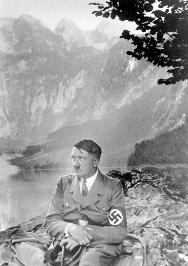 Адольф Гитлер на скале в Оберзее-Кенигзее. 1936 г.