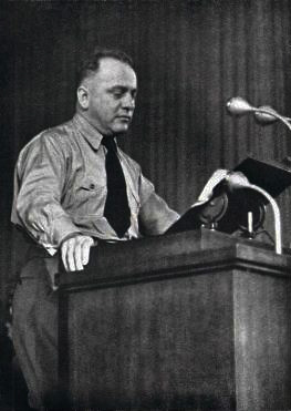 Йозеф Бюркель на трибуне. 1940 г.