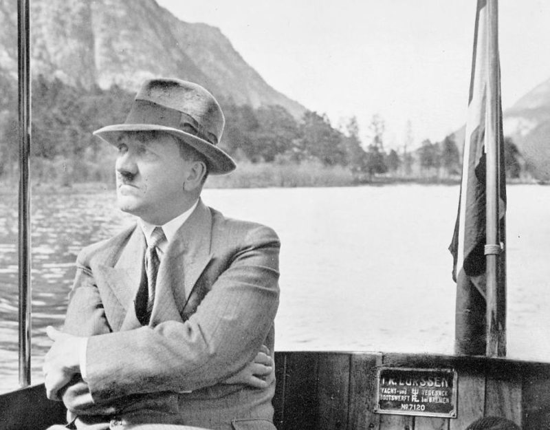 Адольф Гитлер на скале в Оберзее-Кенигзее. 1936 г.
