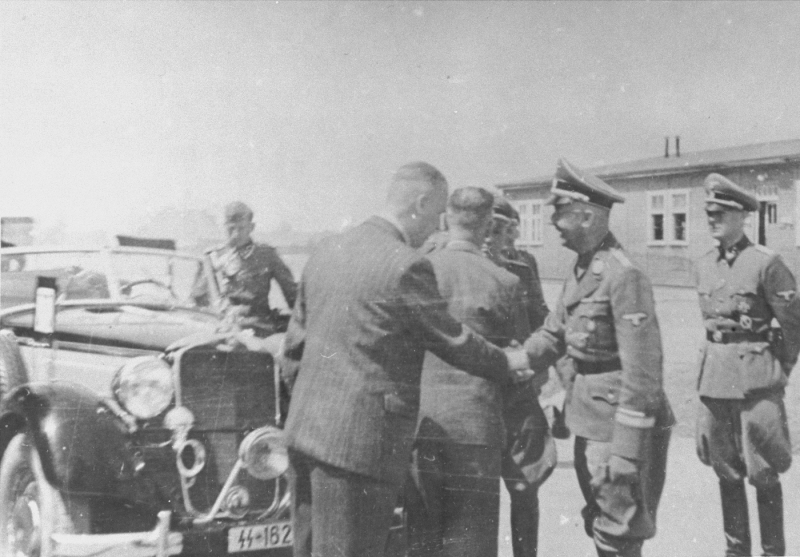 Генрих Гиммлер в концлагере Освенцим. Польша. 1942 г.