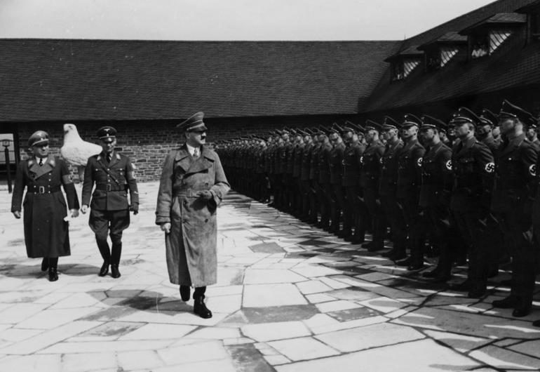 Адольф Гитлер в замке Фогельзанг. 1936 г.