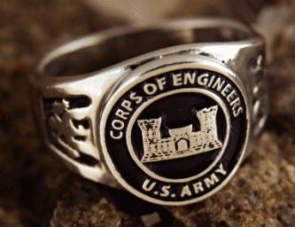 Кольцо корпуса инженерных войск, выполненное из серебра с применением чернения.