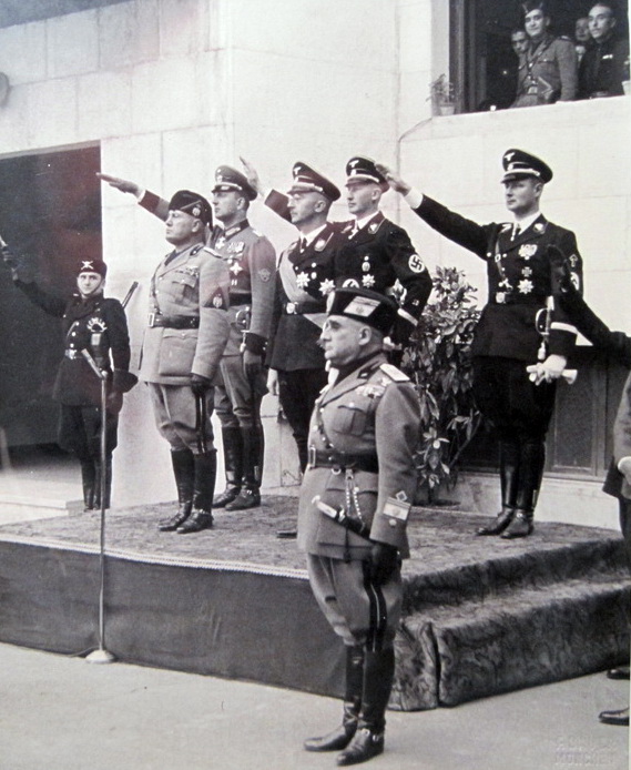 Карл Вольф сопровождает Генриха Гимлера во время визита в Италию. Рим. 1937 г.