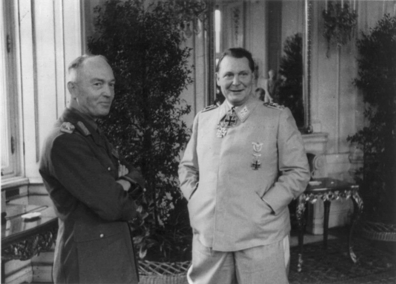 Герман Геринг и диктатор Ион Антонеску во время встречи в Бельведерском дворце. Вена. 1941 г.