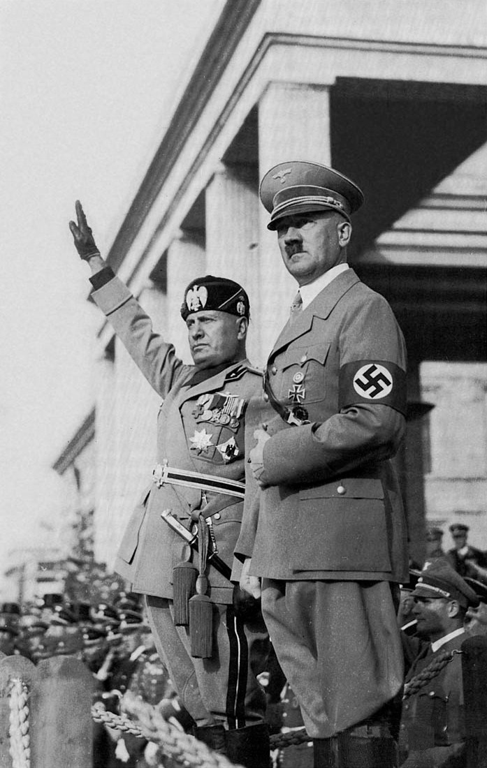 Адольф Гитлер и Бенито Муссолини. 1936 г.