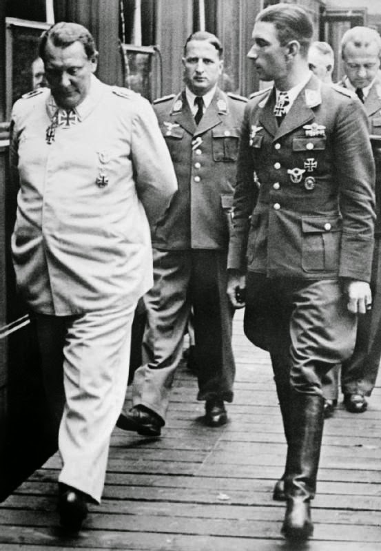 Герман Геринг и Вернер Молдерс. 1941 г.