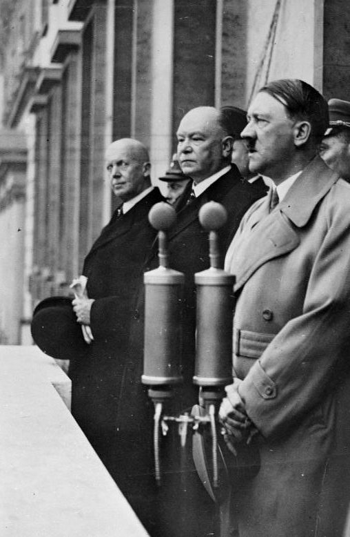 Адольф Гитлер и Дорпмюллер Юлиус. 1937 г.