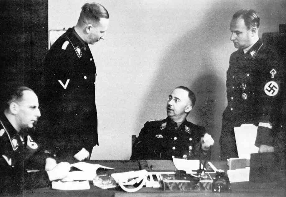 Карл Вольф, Вернер Лоренц, Рейнхард Хейдрич и Генрих Гиммлер. Берлин. 1938 г. 