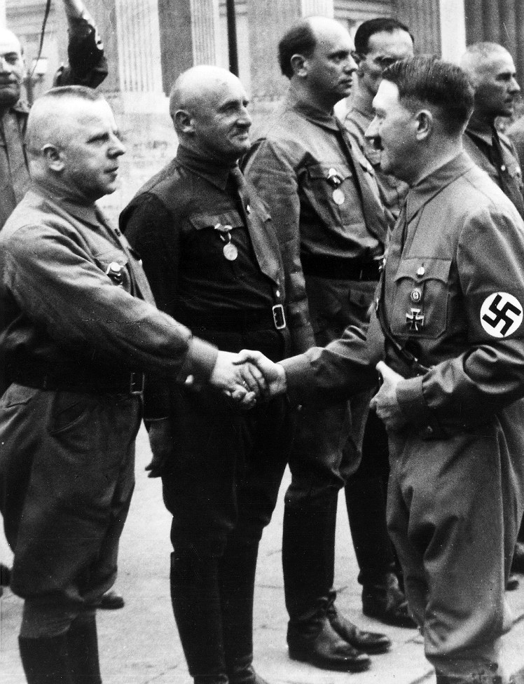 Макс Аман и Адоль Гитлер. 1937 г.