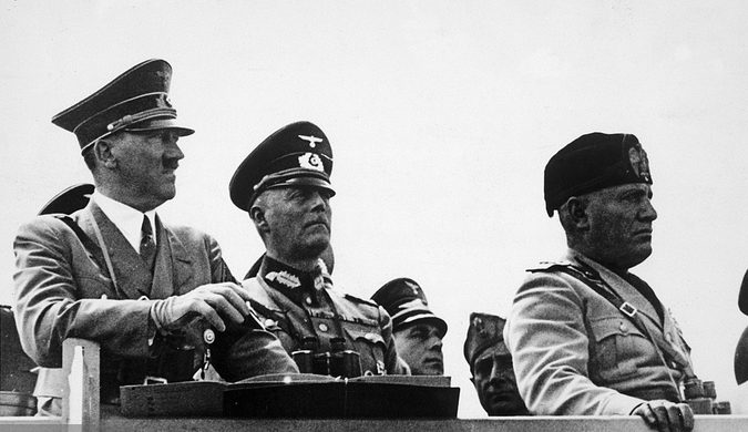 Адольф Гитлер, Вильгельм Кейтель и Бенито Муссолини. 1938 г.