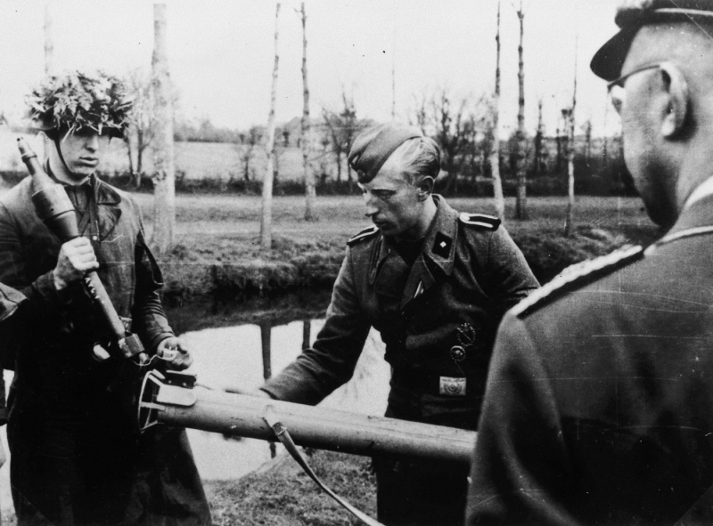 Генрих Гиммлер на Западном фронте. 1944 г.