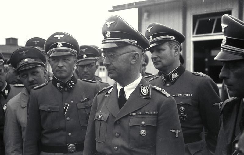 Карл Вольф во время визита в концлагерь Маутхаузен. 1941 г.
