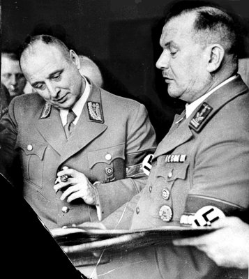 Пауль Гислер и Генрих Хаген. 1942 г.