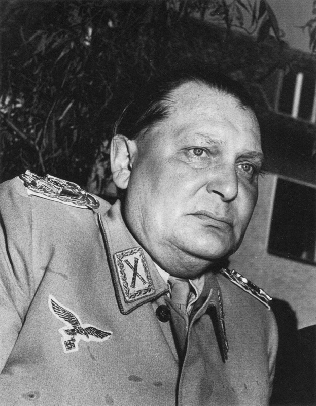 Герман Геринг под арестом проводит пресс-конференцию. Аугсбург. 1945 г.