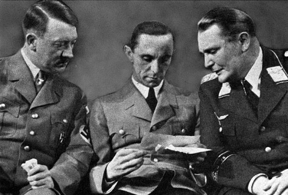 Адольф Гитлер, Йозеф Геббельс и Герман Геринг. 1944 г.