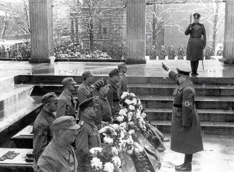 Пауль Гислер на траурной церемонии. Мюнхен. 1944 г.