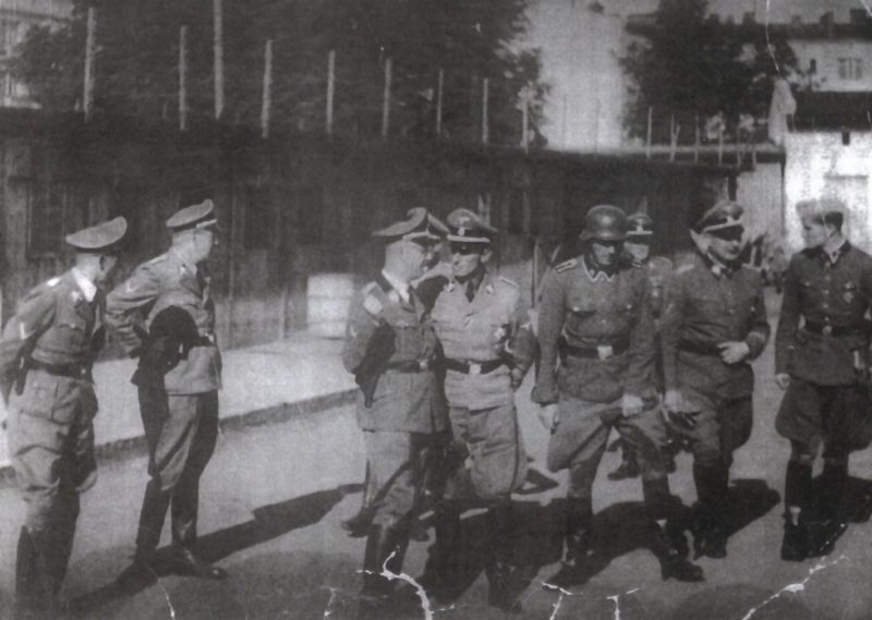 Карл Вольф сопровождает Генриха Гимлера в поездке на Восточный фронт. Люблин. 1941 г.