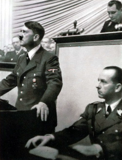 Адольф Гитлер выступает в Рейхстаге. 1939 г.