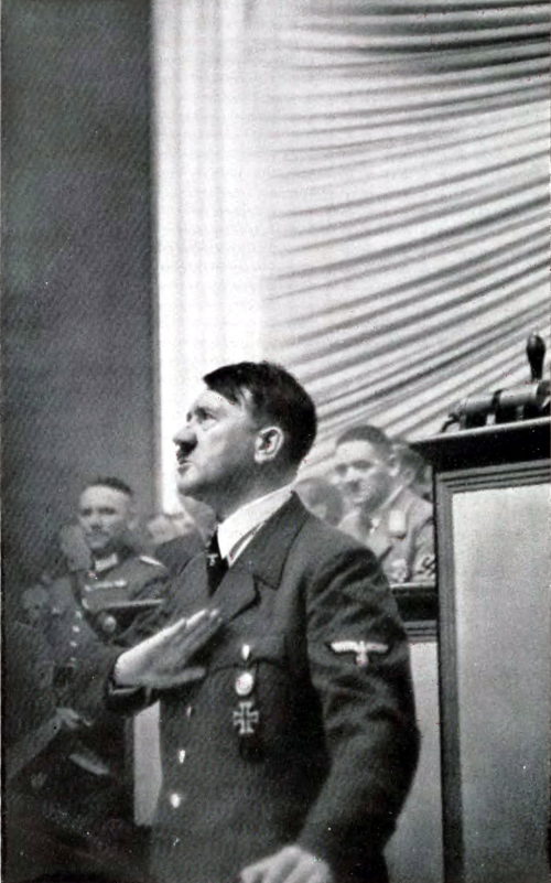 Адольф Гитлер выступает в Рейхстаге. 1939 г.