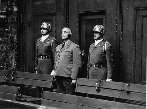 Кристиан Бергер Готтлоб на судебном процессе. Нюрнгбер. 1949 г.