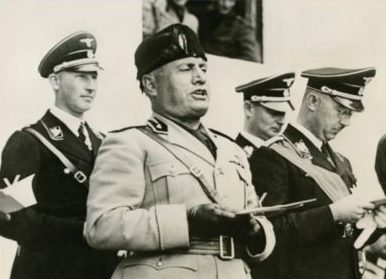 Карл Вольф, Рейнхард Гейдрих, Генрих Гиммлер и Бенито Муссолини. 1942 г.