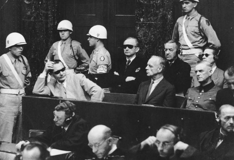 Геринг и Гесс на Нюрнбергском процессе. 1946 г.