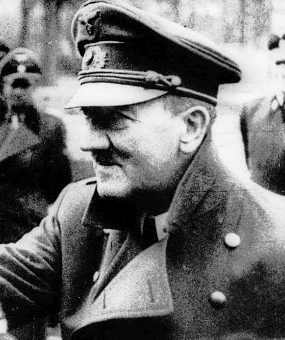 Адольф Гитлер. Последняя фотография. 1945 г.