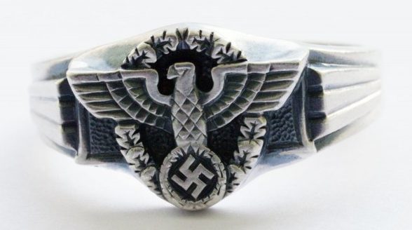 Наградные перстни с изображением эмблемы полиции времен Третьего Рейха выполнены из серебра 835-ой пробы с применением чернения. 