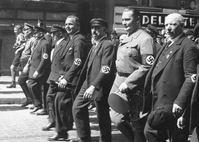Герман Геринг на первомайской демонстрации. 1934 г.