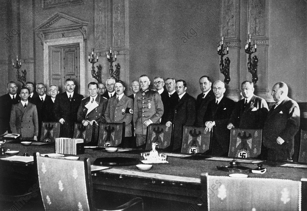 Руст Бернгард и члены кабинета министров Гитлера. 1935 г.
