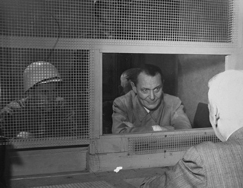 Герман Геринг с адвокатом. Нюрнберг.1946 г.