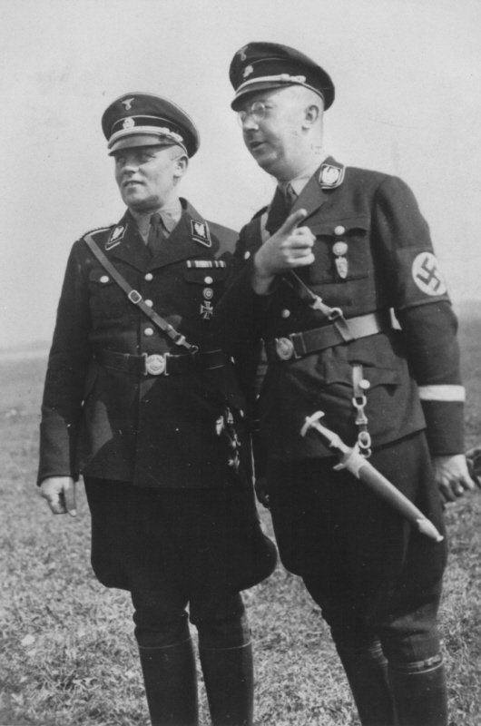 Генрих Гиммлер и личный пилот Ханс Баур. 1935 г.