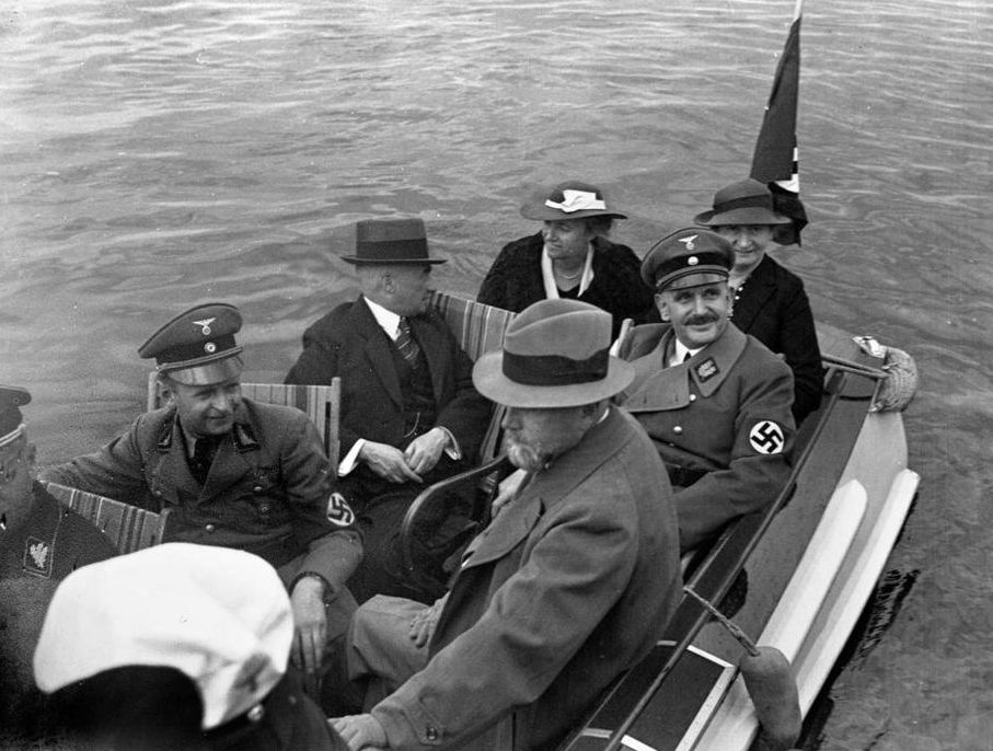 Руст Бернгард и Артур Менг на речной прогулке. Ганновер.1936 г.