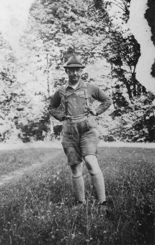 Генрих Гиммлер в форме Lederhosen. 1935 г.