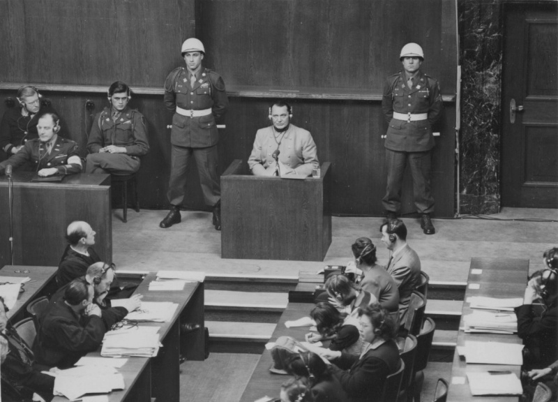 Герман Геринг выступает во время Нюрнбергского процесса. 1946 г.