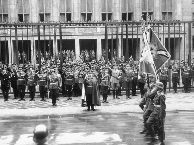 Руст Бернгард на параде в честь ВВС. Берлин. 1938 г.