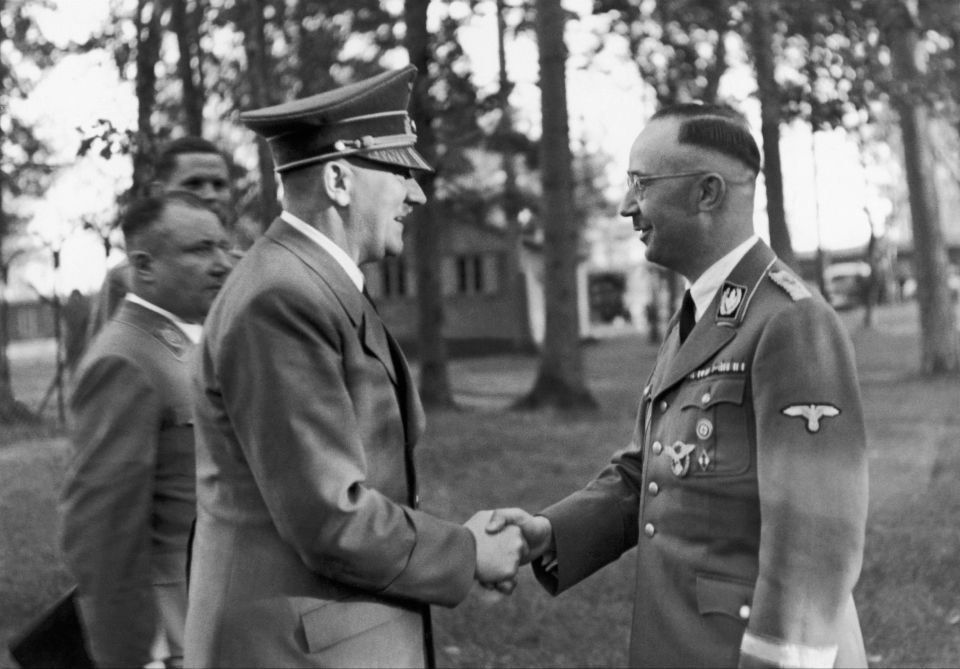 Генрих Гиммлер и Адольф Гитлер. 1935 г.