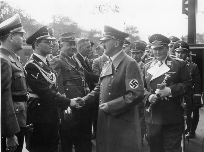 Руст Бернгард, Адольф Гитлер и Герман Геринг. Мюнхен. 1938 г.