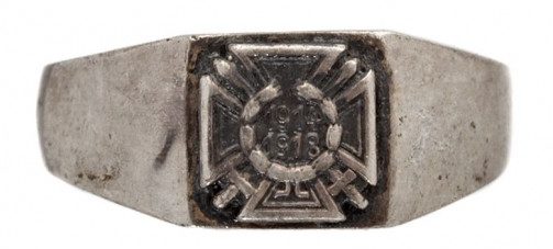 Ветеранский перстень с изображением креста Гинденбурга. Выполнен из серебра 800-й пробы.