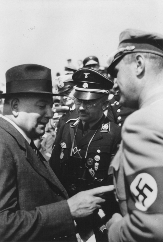 Генрих Гиммлер и Константин фон Нейрат. Нюрнберг. 1935 г.
