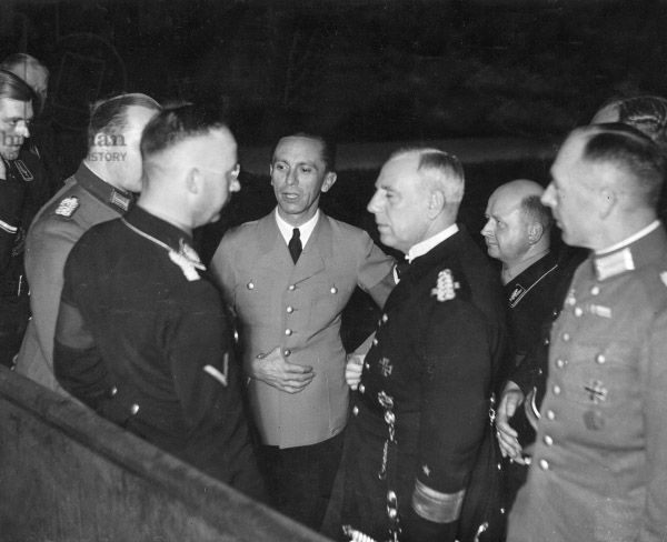 Генрих Гиммлер, Йозеф Геббельс и Вильгельма Канариса на митинге НСДАП. Нюрнберг. 1936 г.