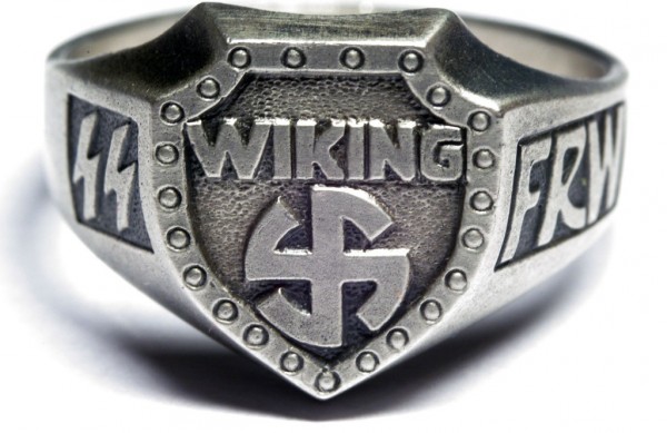 Перстень дивизии СС «Wiking» изготовленный из серебра 835-ой пробы с применением чернения. В основу дизайна щитка положена руна и надпись «Wiking». Кольцо выполнено из серебра 835-ой пробы.